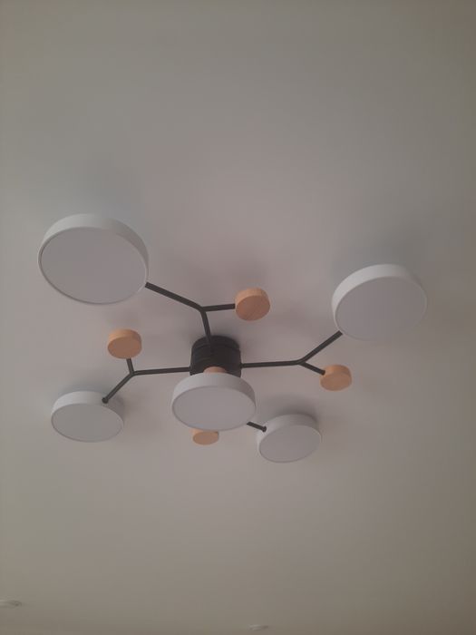 Продаётся люстра