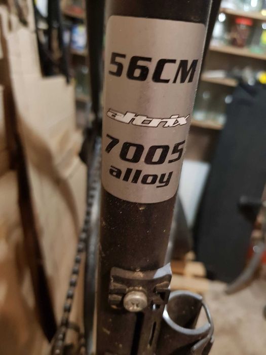 Велосипед. Алуминиева рамка, 3x7, Shimano.