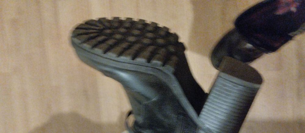 Продавам дамско кожено  яке и обувки