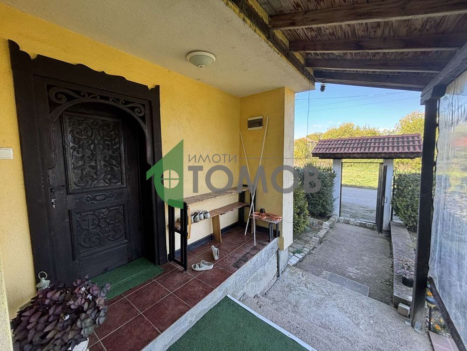 Невероятна къща на три етажа в село Яворово