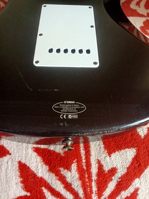 Продавам китари Ямаха и Корт