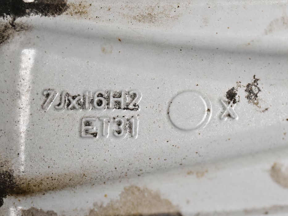 Оригинални джанти Mercedes-Benz 16” с зимни гуми Michelin Alpin 5