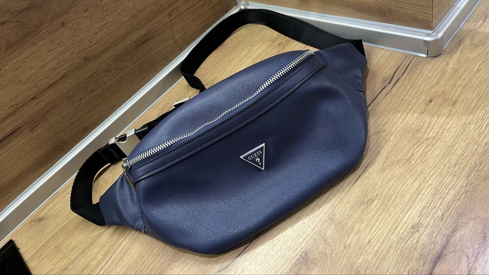 Чанта паласка GUESS USA