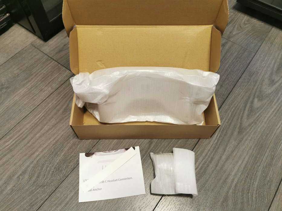 Suport perete/birou docking station cu incarcare pentru Quest 3