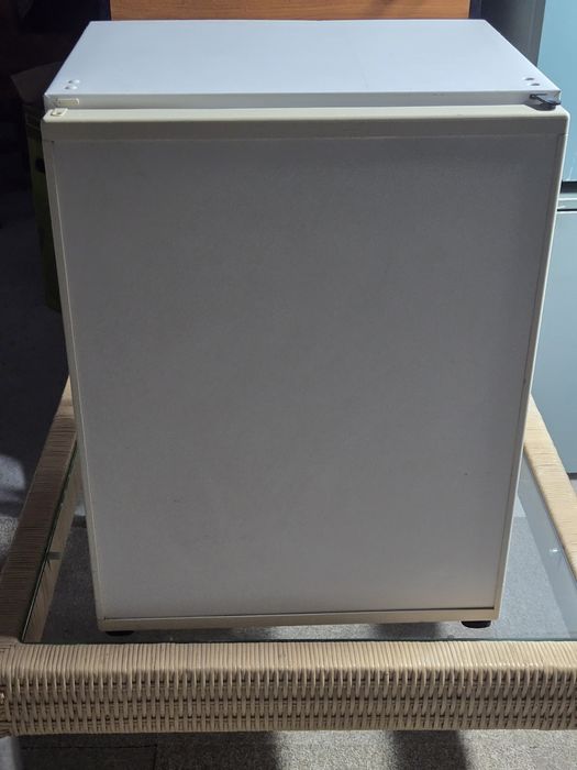 Хладилник-мини бар