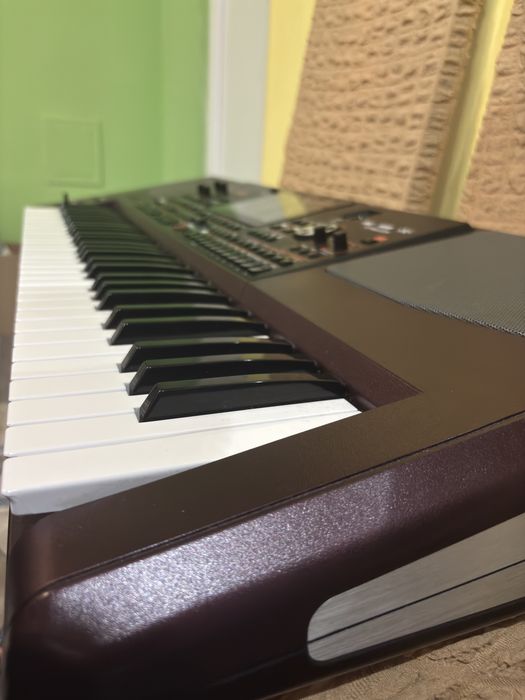 Продавам KORG PA1000