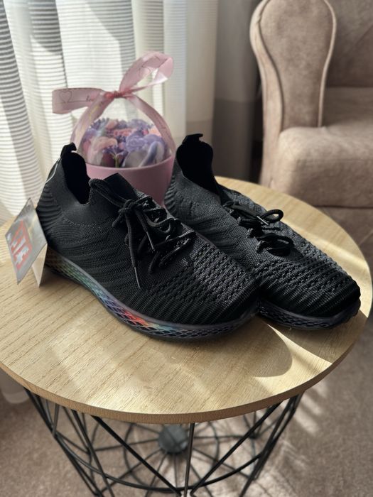 Обувки- маратонки