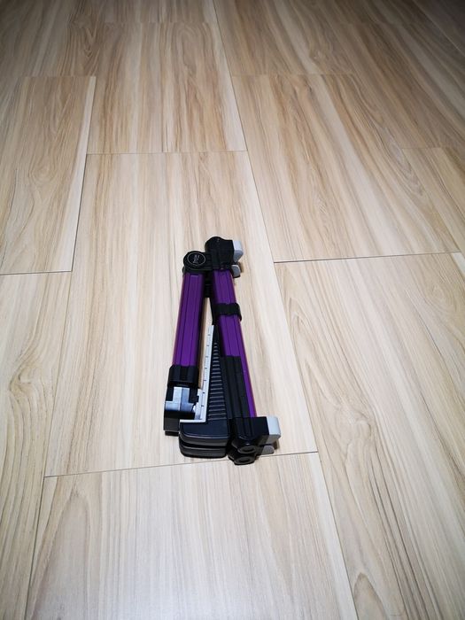 Напольная подставка для гитары