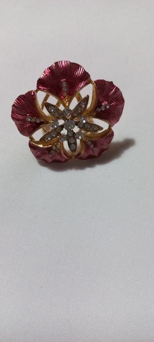 Зажимы для платка на шею.