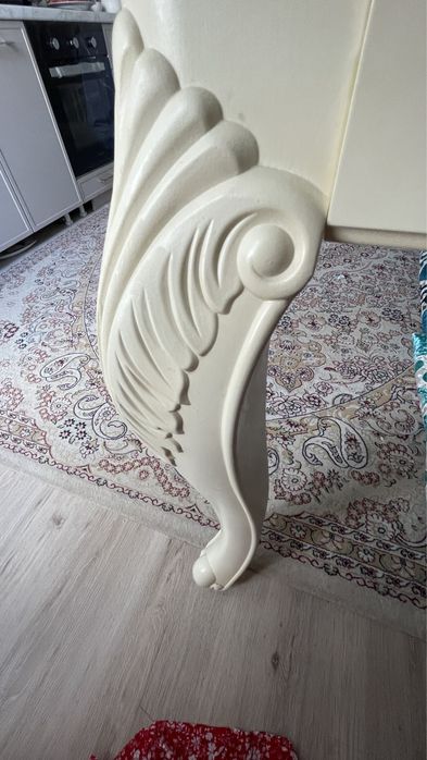 Стол со стульями