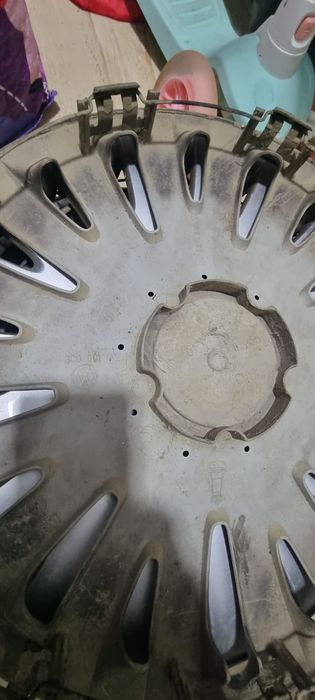 Capace VW originale,15 inci,urme de uzura,fara crăpături ,stare bună!