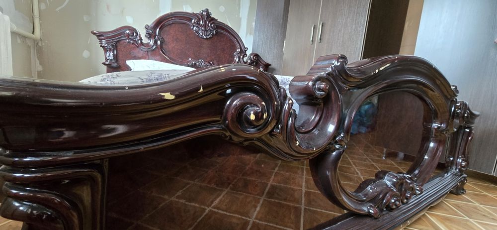 Продам кровать с матрасом и тумбами
