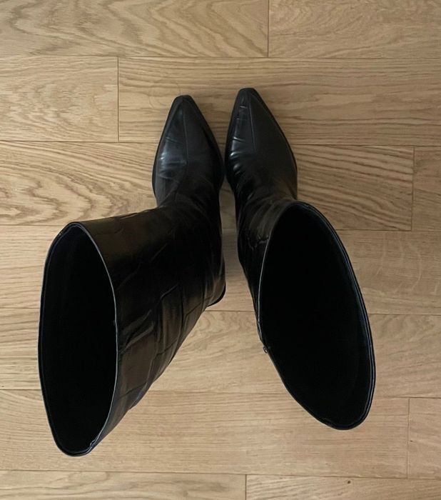 Кожени ботуши на Answear Lab