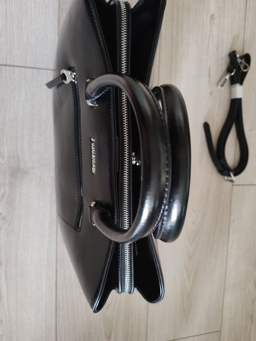 Vând poșetă Stradivarius noua