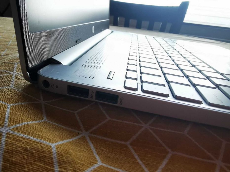 Лаптоп HP 15, Windows 11