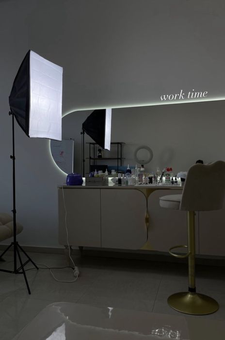 Продам зеркало с подсветкой