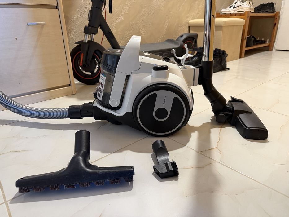Прахосмукачка Bosch Bagless vacuum cleaner VXBSGS05V2
