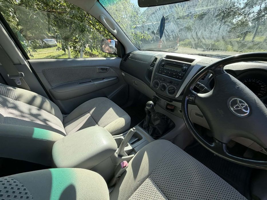 Toyota Hilux 3.0 2008 volan dreapta