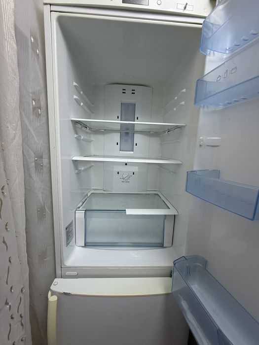 Продам Холодильник Lg