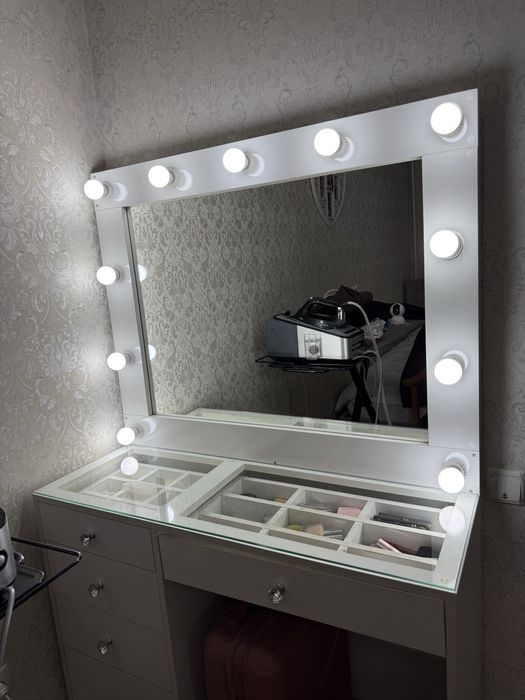 Столик визажиста