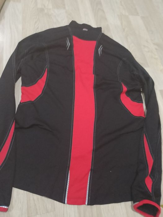 Bluza sportivi,ca noua