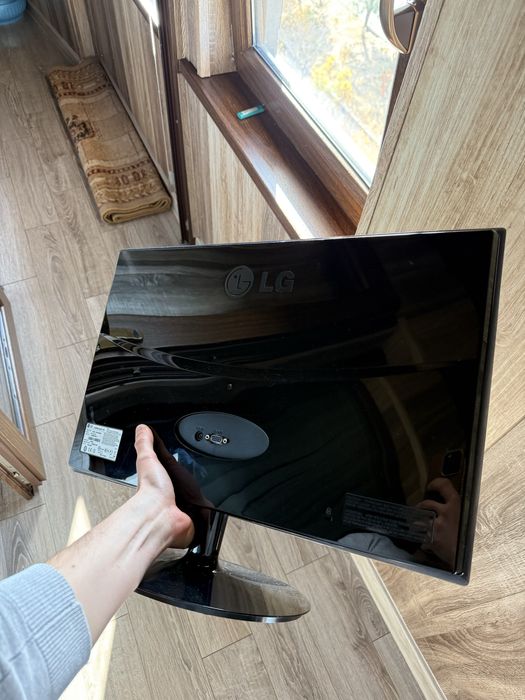 Монитор LG Flatron E2240S-PN Продается