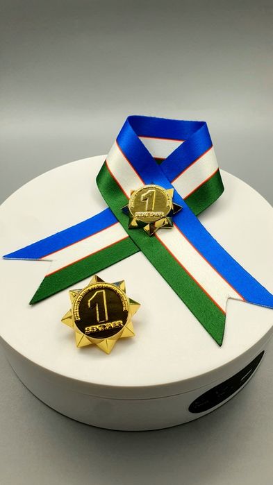 Значок наружный с лентой ко Дню Независимости Узбекистана