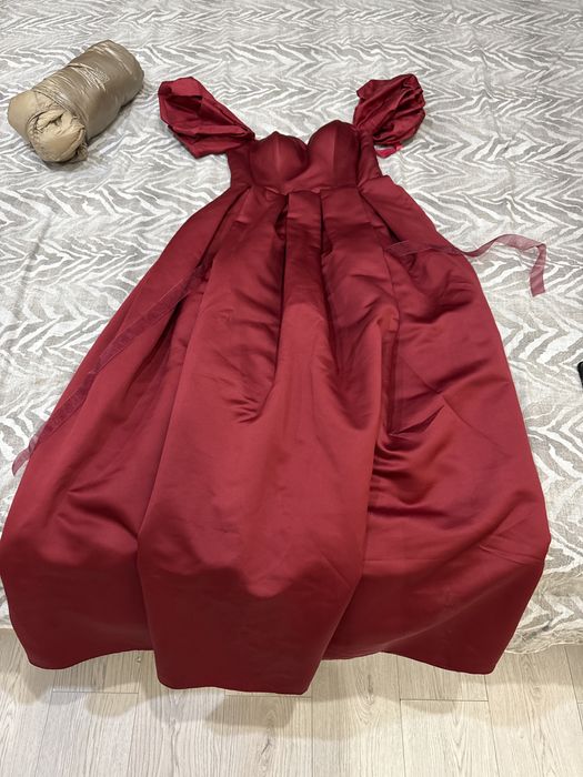 Платье шикарное в отличном состояние