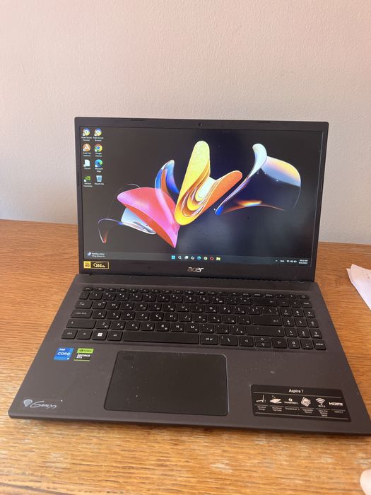 Продавам Acer Aspire 7