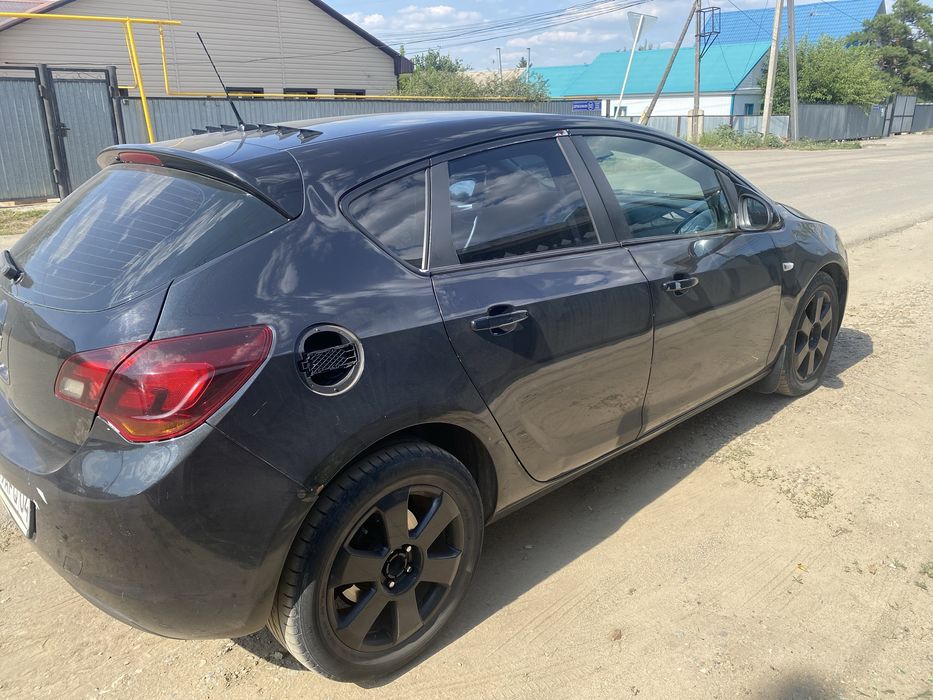 Прадается opel astra j 2013