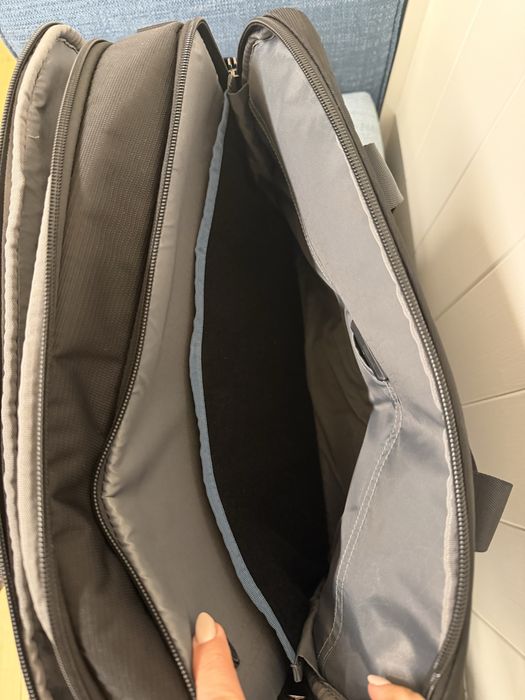 Samsonite EVOSIGHT Briefcase 15.6 чанта за път/лаптоп нова