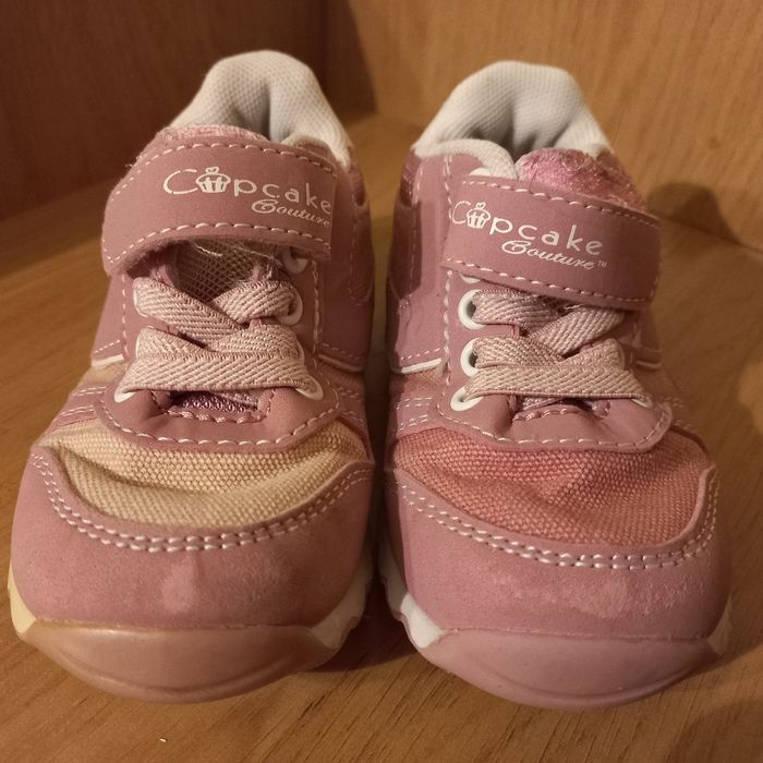 Vând 2 perechi pantofi fetite mar. 22