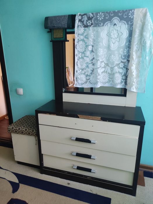 Продается спальный гарнитур