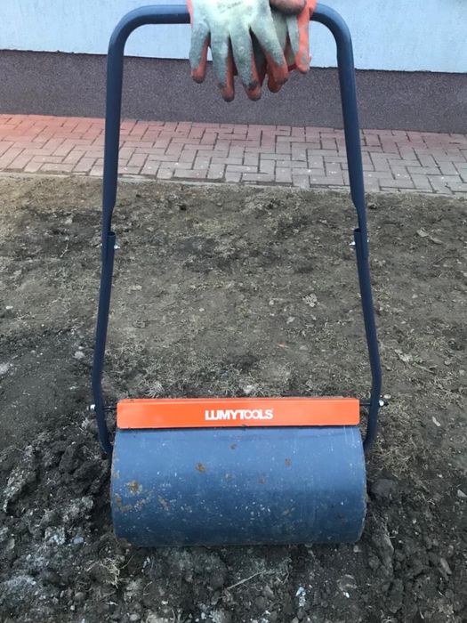 tavalug/ dispozitiv insamantat gazon/scarificator