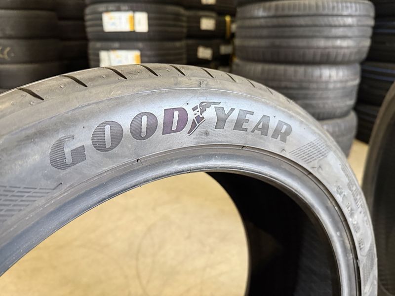 235/45/19 GOODYEAR 2бр