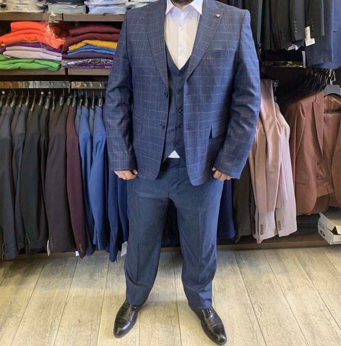 Официален костюм