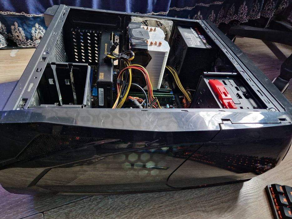 Vand Unitate PC Gaming cu i7 4770 și GTX 660TI,,10GB ram sursa 630 w