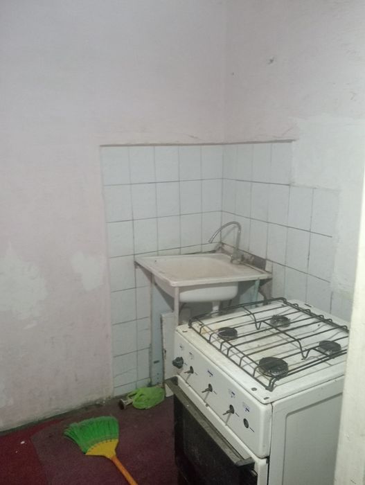 Срочно продается 1 комнатная квартира Юнусабаде 2,галерейка