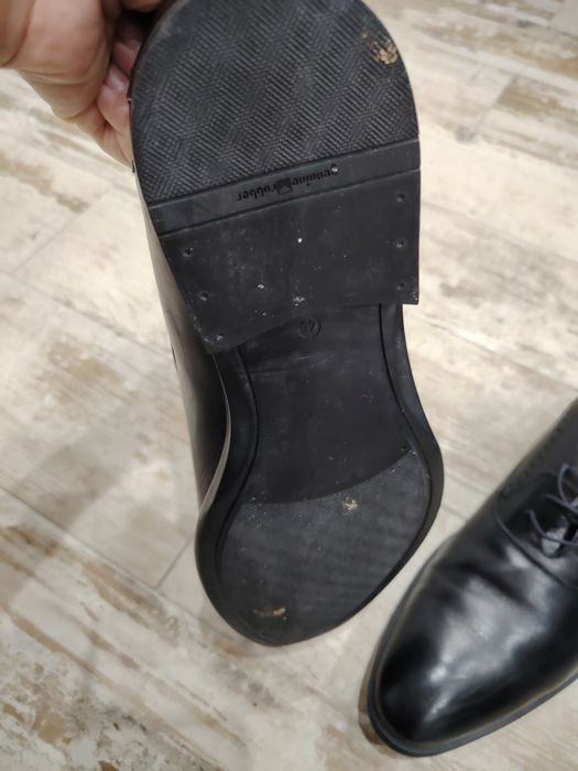 2 perechi pantofi din piele naturală mărimea 45  -150 lei ambele perechi