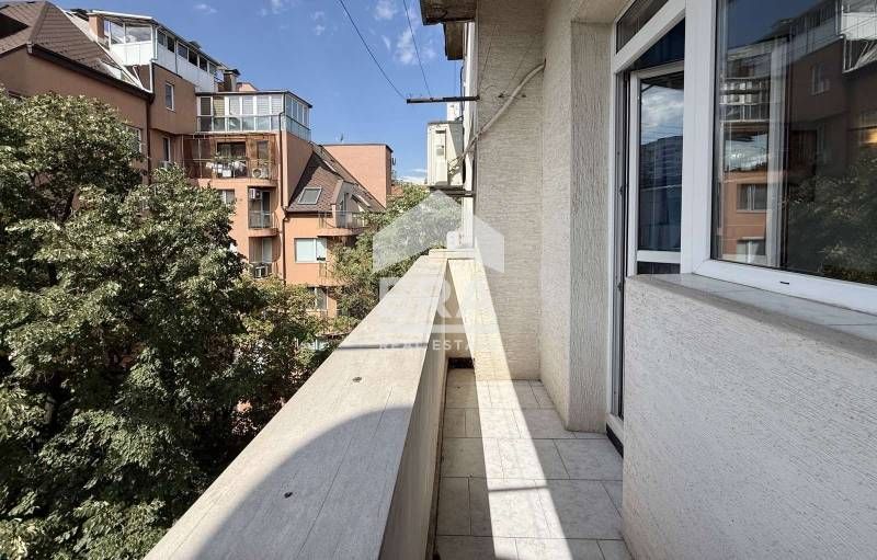 Южен двустаен апартамент с паркомясто в широкия център на София