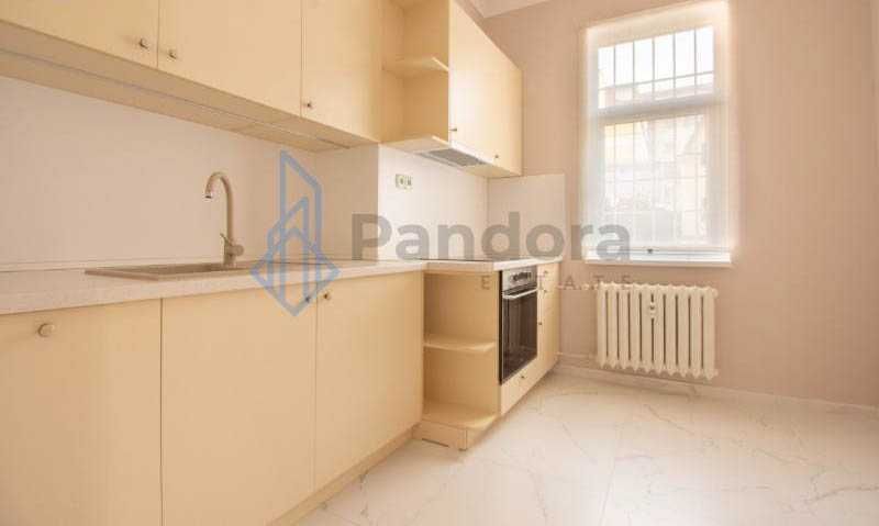 Тристаен апартамент под наем в Центъра