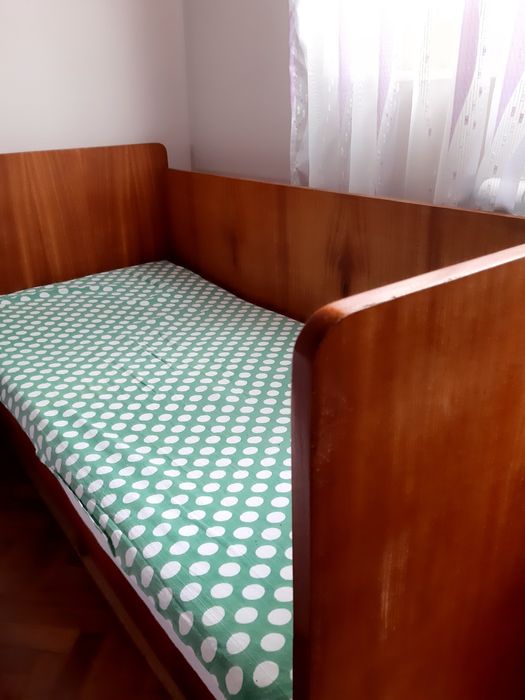 дървено детско легло - много запазено