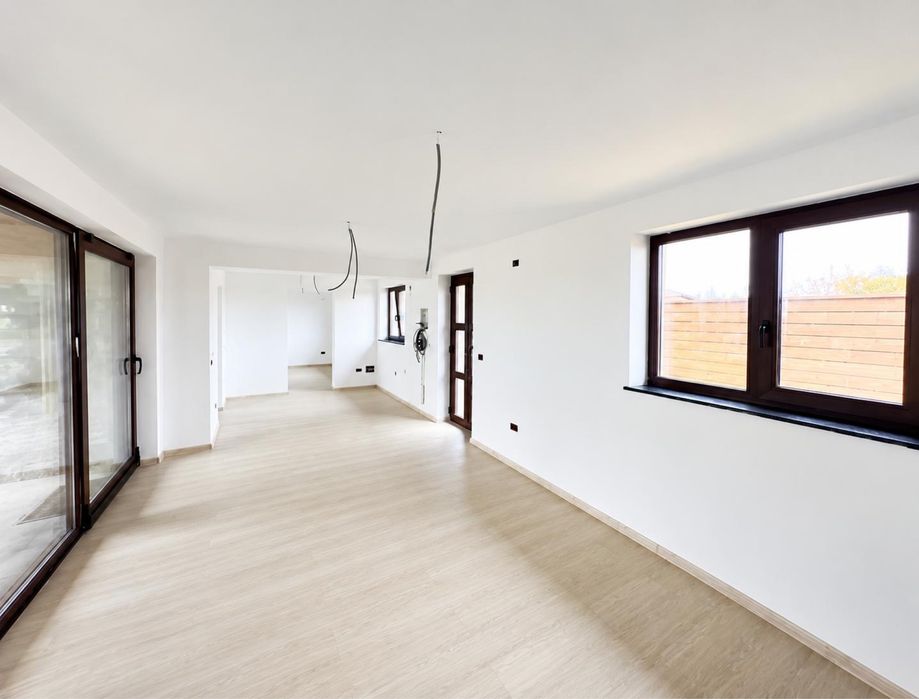 Casa cu 3 camere de vanzare