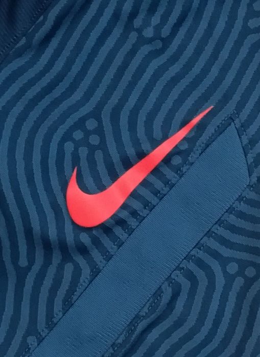 Nike DRI-FIT Strike Tee оригинална тениска L Найк спортна фланелка