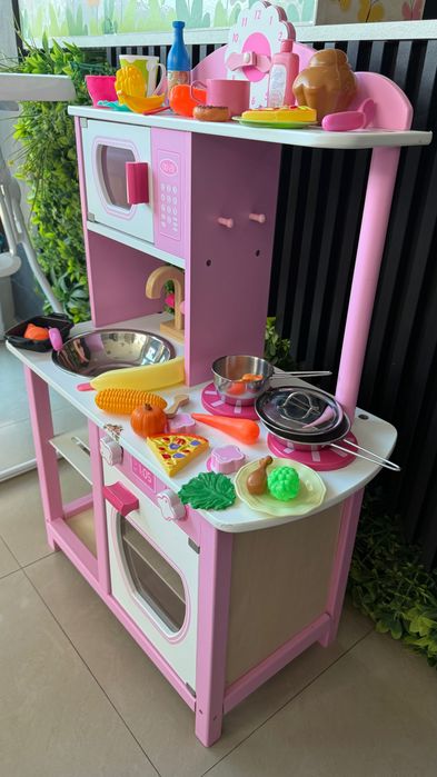 Детска дървена кухня