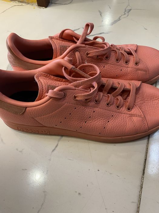 Продам красвоки оригинал адидас