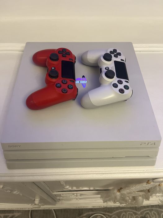 Playstation PS4 Pro 1 TB / 2 controlere