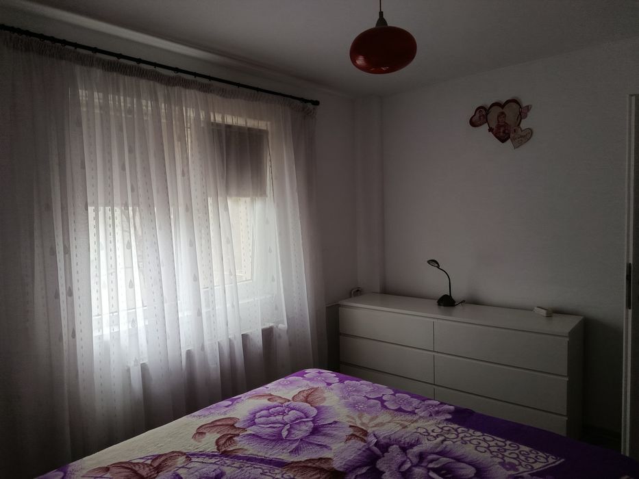 Închiriez apartament cu 3 camere