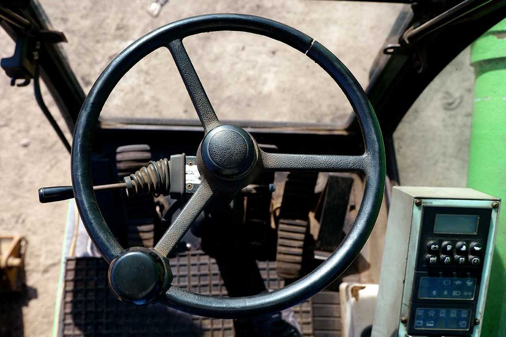 Багер Sennebogen 825