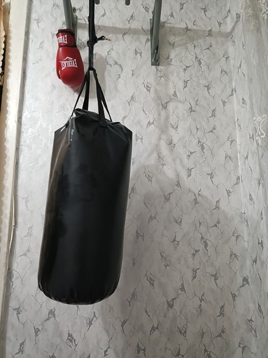 Продам грушу боксёрскую с турником